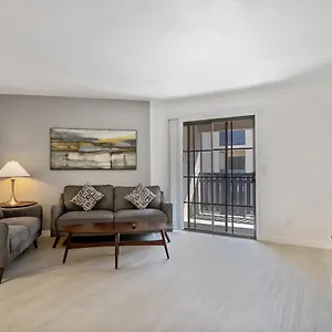  Apartment Newly Renovated 2br W Pool By Gia United States